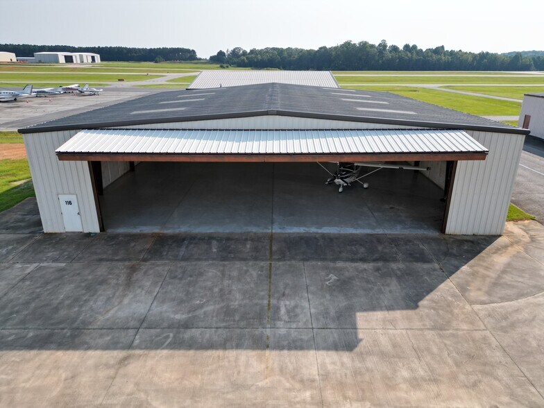 More Photos Of 115 Airport Road, Newnan Airplane Hangar For Lease