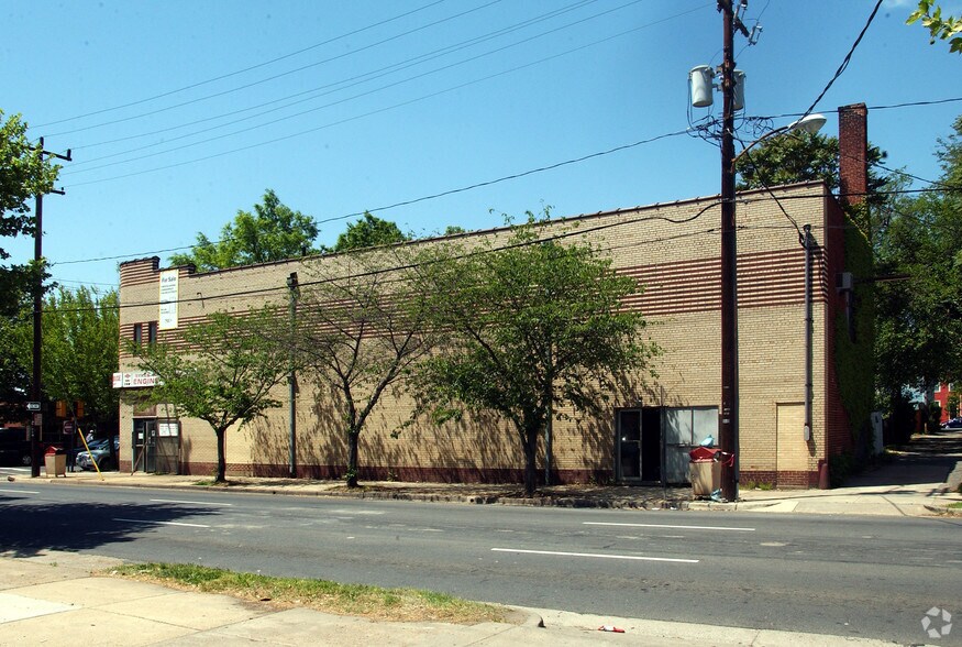 More Photos Of 300 N Henry St, Alexandria Storefront For Lease