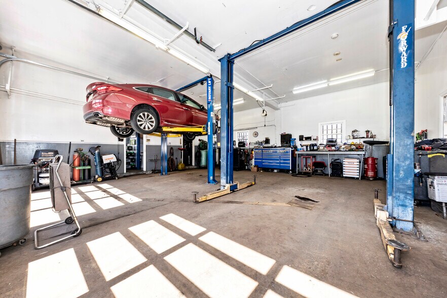 More Photos Of 7415 Springfield Ave, Sykesville Service Station For Sale