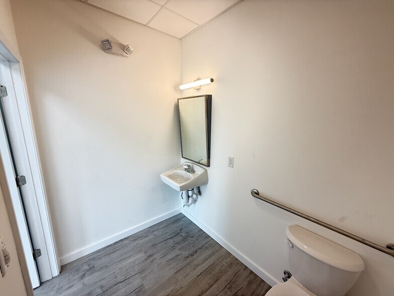 More Photos Of 5741 S Pine Ave, Ocala Service For Lease