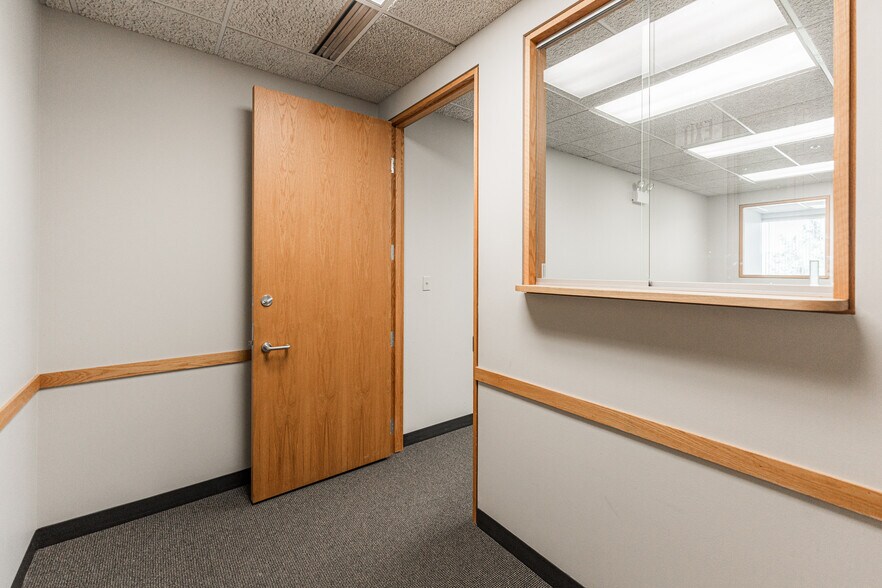 More Photos Of 290 Springfield Dr, Bloomingdale Medical For Lease