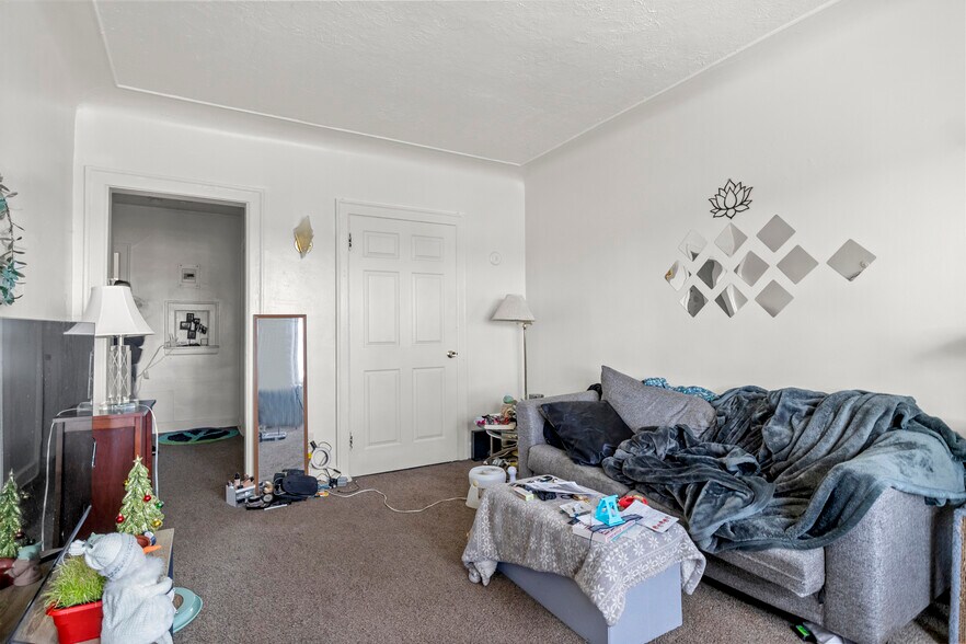 More Photos Of 1205 Garfield Ave, Lincoln Park Apartments For Sale