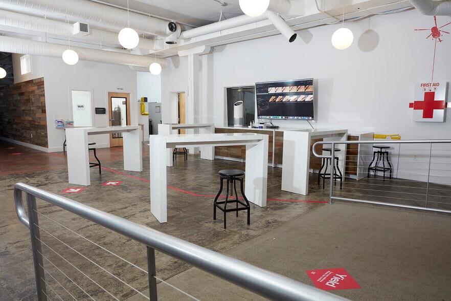 More Photos Of 3747 NE Sandy Blvd, Portland Office For Sale