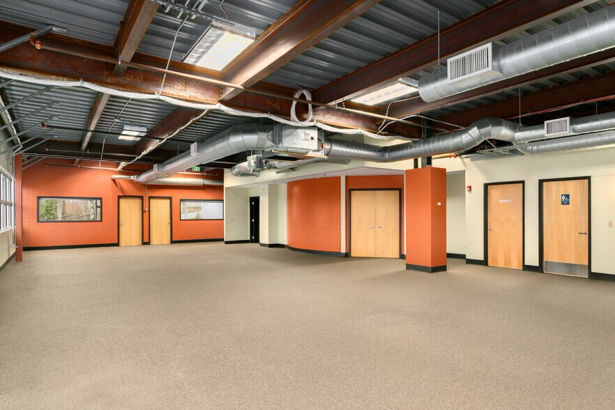 More Photos Of 11109 Slater Ave NE, Kirkland Office For Sale