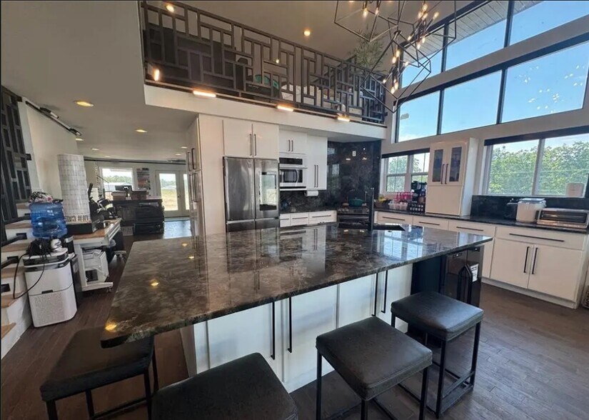 More Photos Of 19199 Quarry Rd, Warrenton Service For Sale