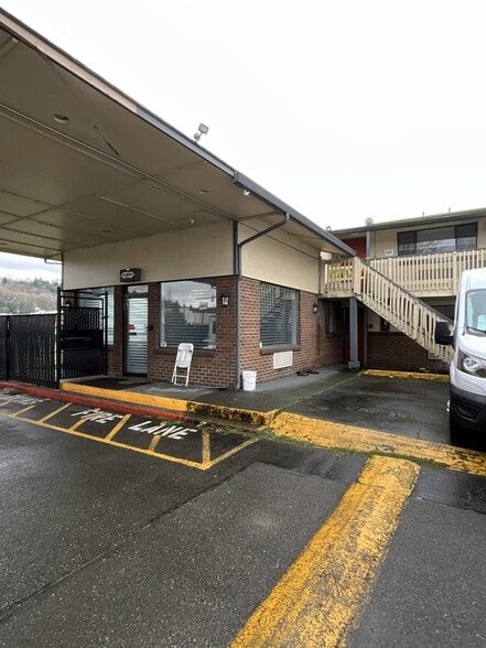 More Photos Of 1233 Central Ave N, Kent Hotel For Sale