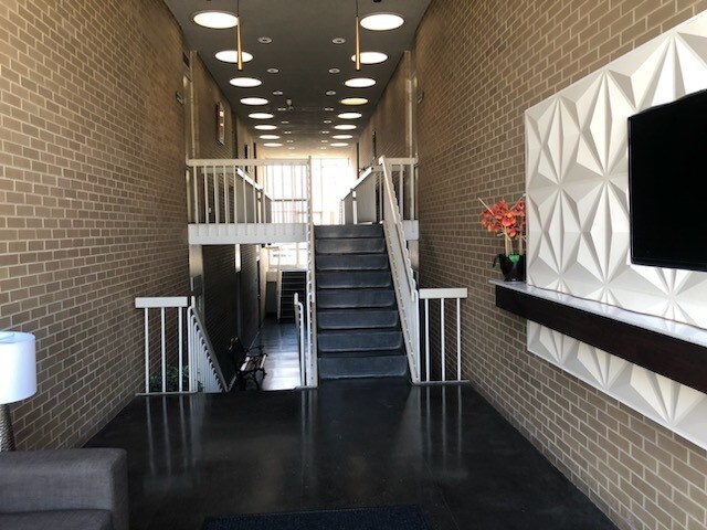 More Photos Of 3425 W Peterson Ave, Chicago Office For Sale