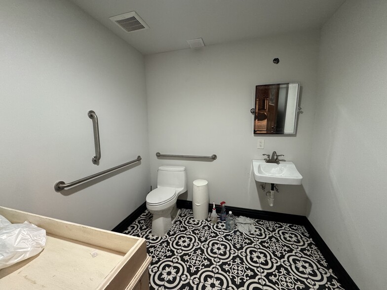 More Photos Of 414 Northampton St, Easton Restaurant For Lease