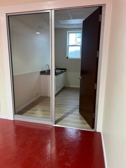 More Photos Of 36-50 Lakeville Rd, New Hyde Park Office For Lease