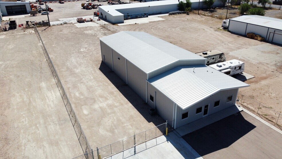 More Photos Of 1505 Elwyn, Midland Industrial For Lease