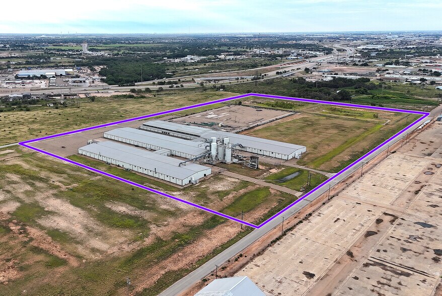 More Photos Of 2002 N Avenue N, Lubbock Manufacturing For Sale