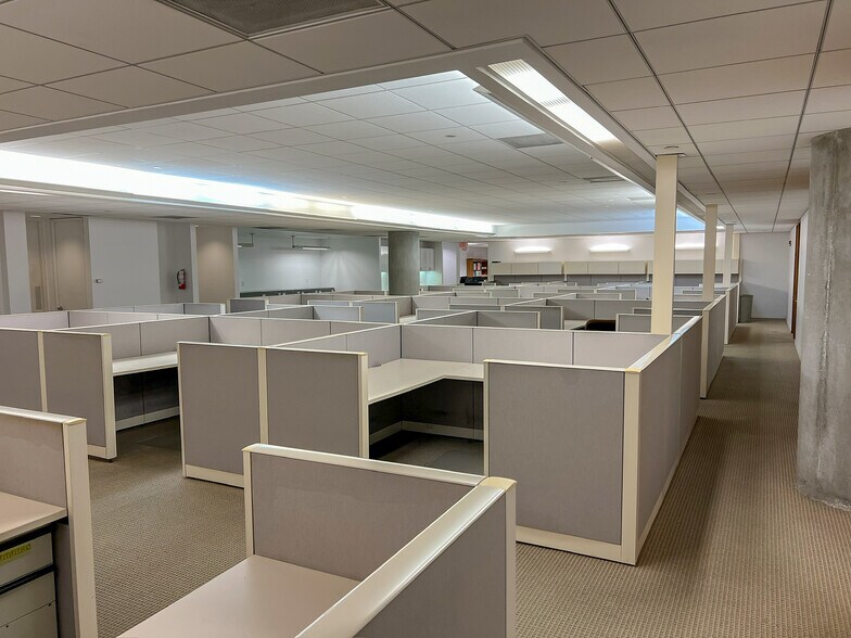 More Photos Of 2100 Ponce De Leon Blvd, Coral Gables Office For Lease