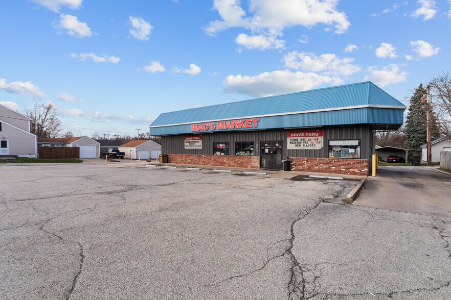More Photos Of 1727 S Webster St, Kokomo General Retail For Sale