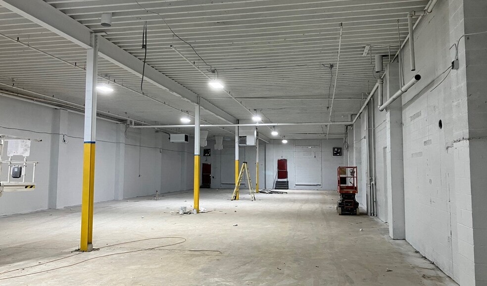 More Photos Of 2260 25th Pl NE, Washington Warehouse For Sale