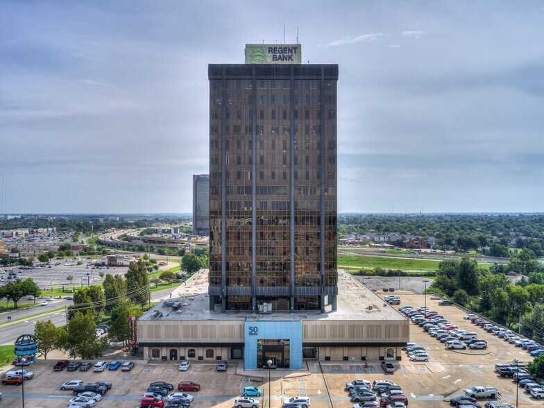 More Photos Of 1900 NW Expressway, Oklahoma City Office For Lease