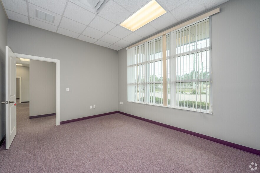 More Photos Of 122 S Segrave St, Daytona Beach Office For Sale
