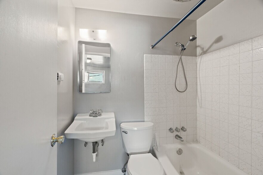 More Photos Of 547-557 E Fairview Ave, Spokane Apartments For Sale