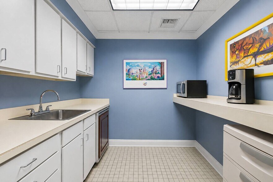 More Photos Of 2309 N Hullen St, Metairie Serviced Offices For Sale
