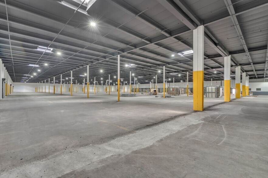More Photos Of 6695-6699 NW 36th Ave, Miami Light Distribution For Sale