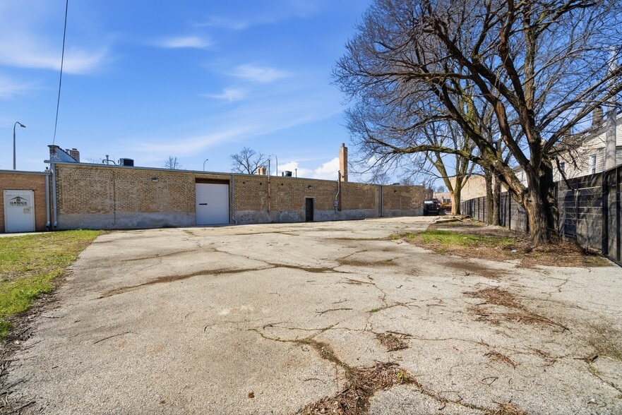 More Photos Of 3868 W Grand Ave, Chicago Warehouse For Sale