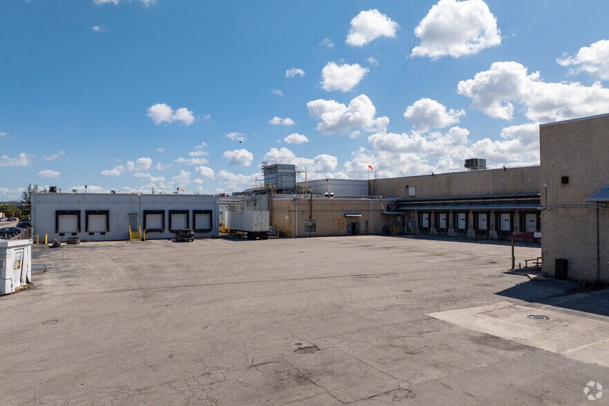 More Photos Of 18770 NE 6th Ave, Miami Refrigeration Cold Storage For Lease