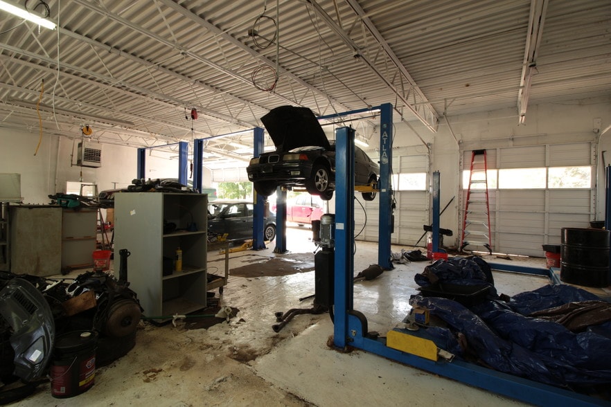 More Photos Of 934 Metropolitan Pky, Atlanta Auto Repair For Sale