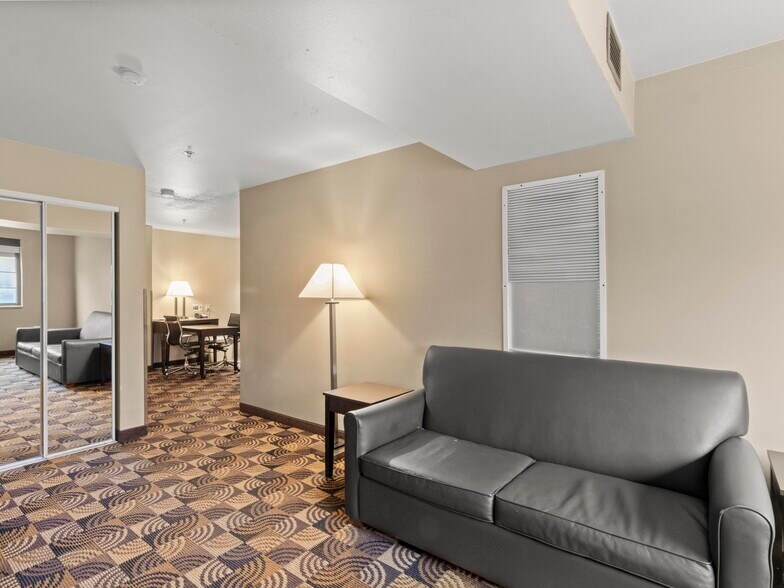 More Photos Of 1001 W College, Oak Creek Hotel For Sale