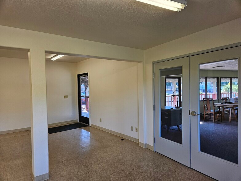 More Photos Of 350 W Columbia River Hwy, Clatskanie General Retail For Sale