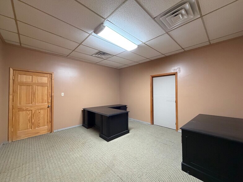 More Photos Of 124 N Main St, Warrenton Restaurant For Lease