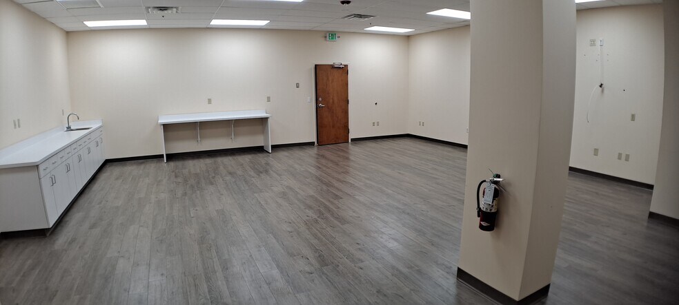 More Photos Of 5000 Park St N, Saint Petersburg Flex For Lease