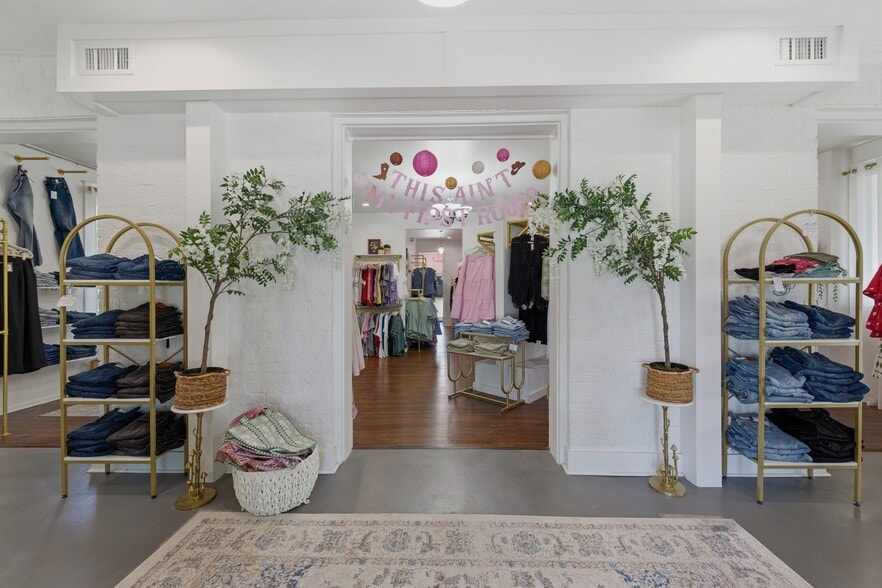 More Photos Of 203 N 11th St, Nashville Storefront Retail Office For Sale