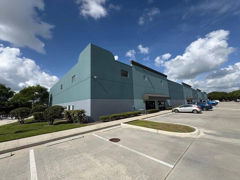 Primary Photo Of 680-694 NW Enterprise Dr, Port Saint Lucie Warehouse For Lease