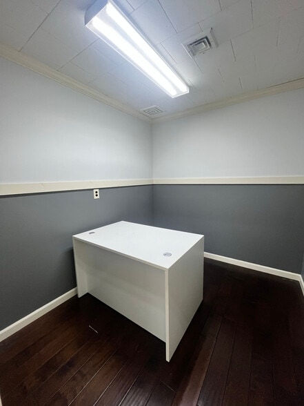 More Photos Of 118-122 Hillside Ave, Williston Park Storefront For Sale