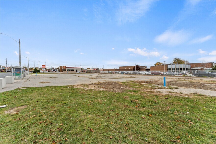 More Photos Of 2410-12-16-2488 Tecumseh W Rd, Windsor Land For Sale