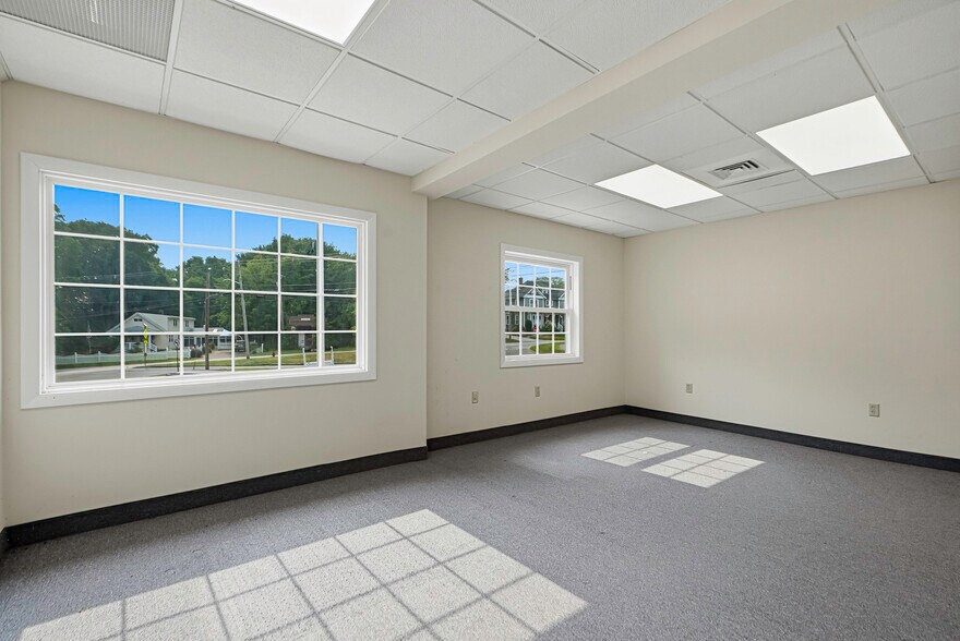 More Photos Of 37 Pierce St, Northborough Office For Sale
