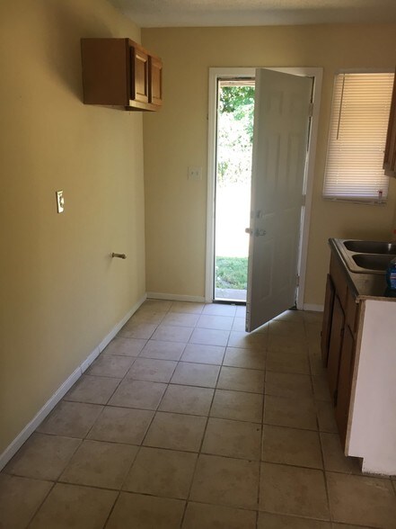 More Photos Of 596 S Danny Thomas Blvd, Memphis Apartments For Sale