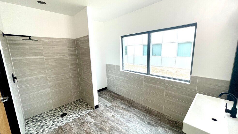 More Photos Of 7637 Fm 3009, Schertz Warehouse For Sale