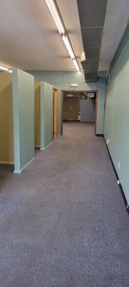 More Photos Of 1669 E Saint Louis St, Springfield Storefront Retail Office For Lease