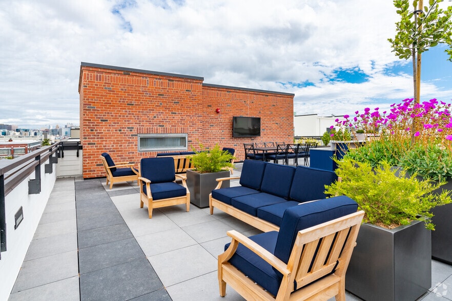 More Photos Of 2865 18th St, San Francisco Apartments For Lease