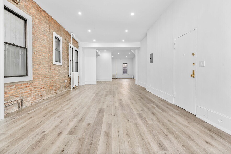 More Photos Of 2352 31st St, Astoria Apartments For Lease