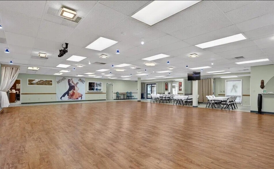 More Photos Of 3111 Normandy Dr, Springfield Office For Sale