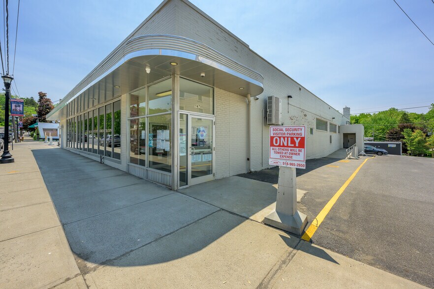 More Photos Of 747 Warren St, Hudson Medical For Sale