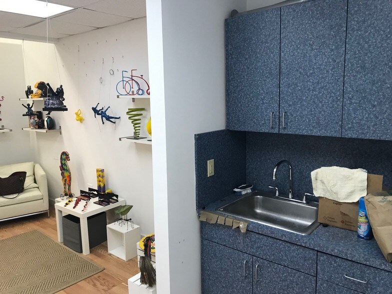 More Photos Of 1600-1622 NE 205th Ter, Miami Unknown For Lease