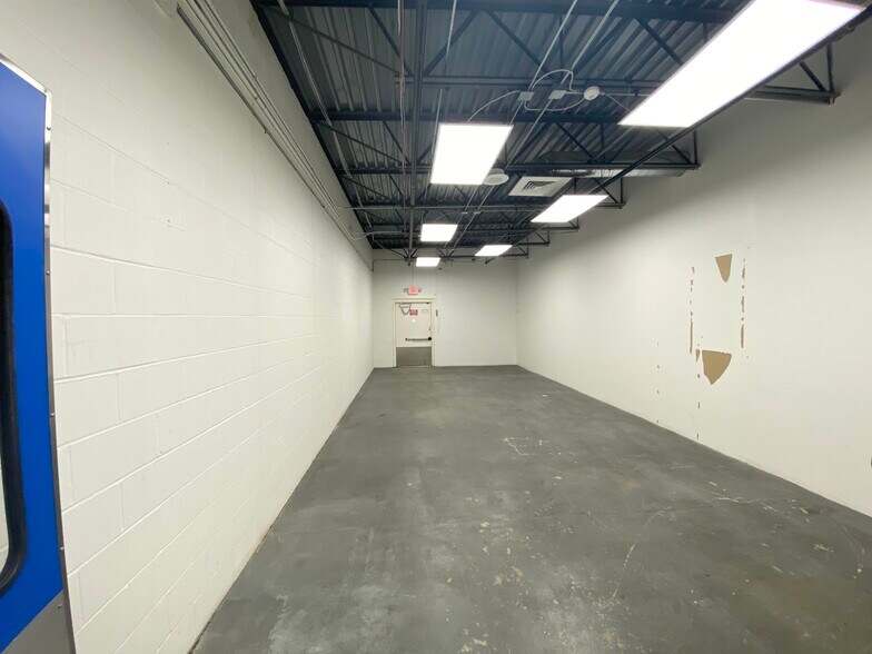 More Photos Of 1203 W Ferdon St, Litchfield Storefront For Lease