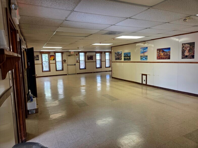 More Photos Of 2222 Belt Line Rd, Garland Religious Facility For Lease
