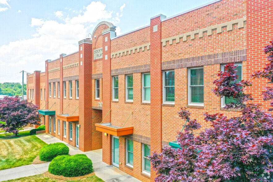 More Photos Of 212 W Matthews St, Matthews Office Residential For Lease