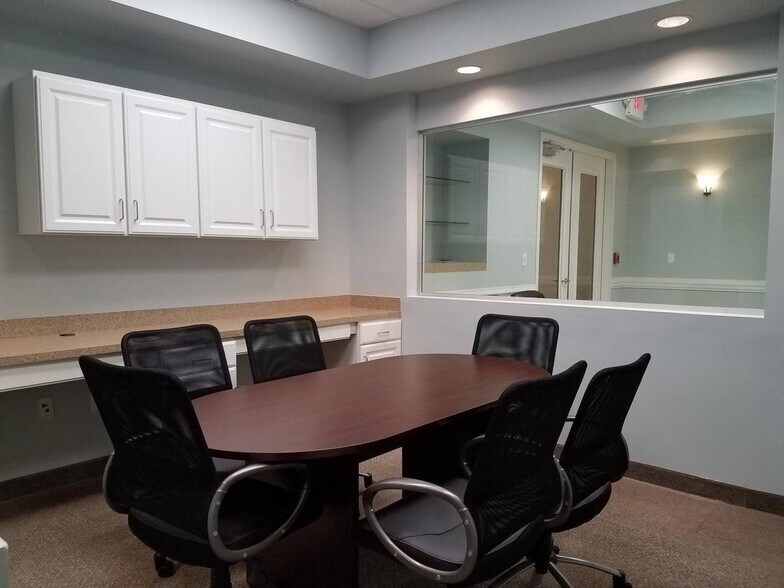 More Photos Of 2315 W Arbors Dr, Charlotte Medical For Lease