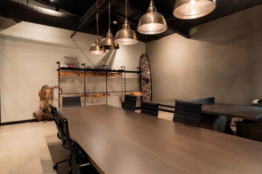 More Photos Of 195 American Way, Dripping Springs Flex For Lease