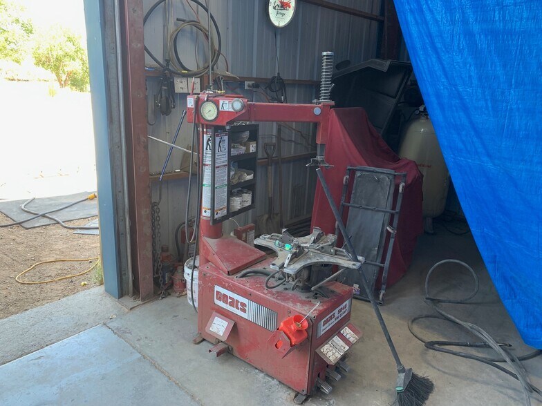 More Photos Of 1453 UT-24, Hanksville Auto Repair For Sale