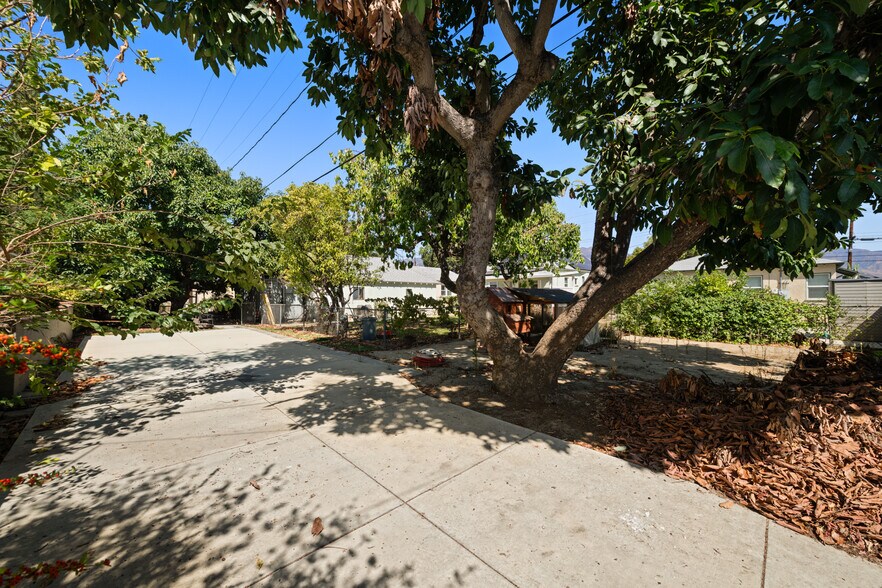 More Photos Of 445 S Main St, Burbank Apartments For Sale